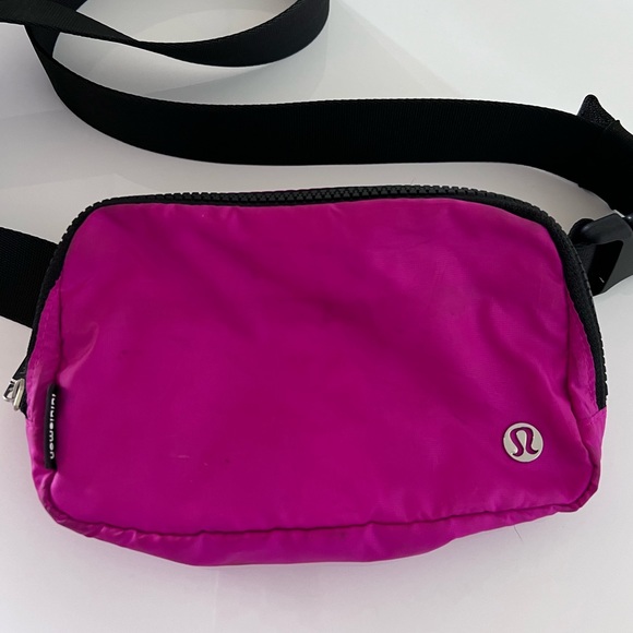 lululemon athletica Handbags - Lululemon 2021 Highlight Purple Belt Bag - 1L - used but good condition